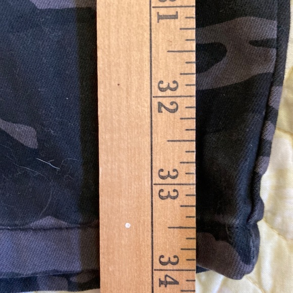 Wit and Wisdom Camo jeans 10 petite - Picture 5 of 8